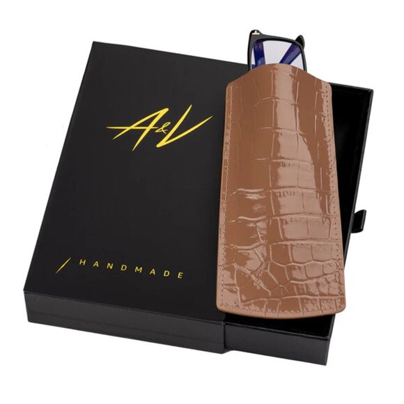 Calfskin Glasses Case – Alligator Effect, Luxury Feel - Lacquer Clay Brown - Picture 2 of 3